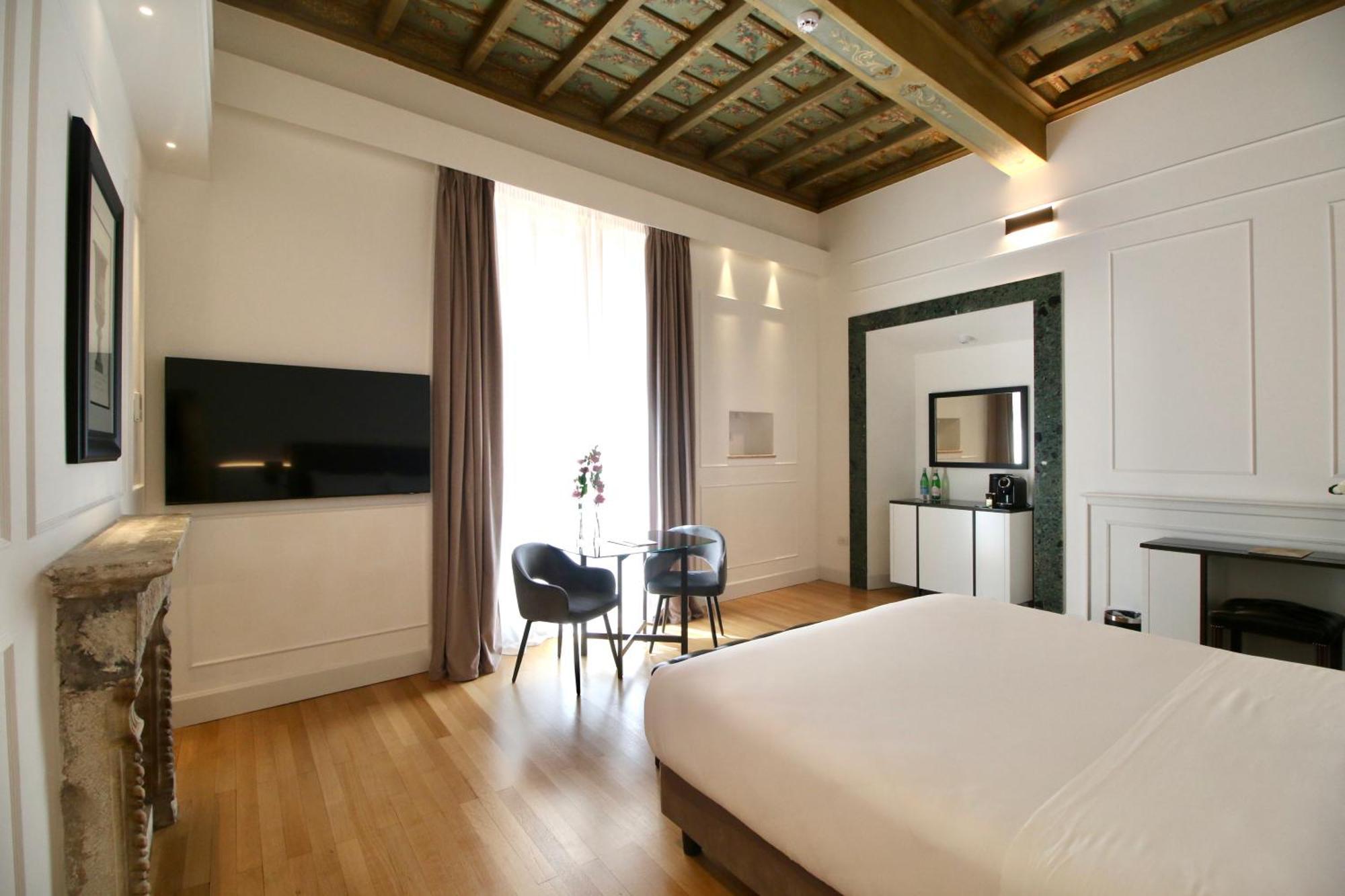Palazzo Goldoni Condotti Collection — Photos 1